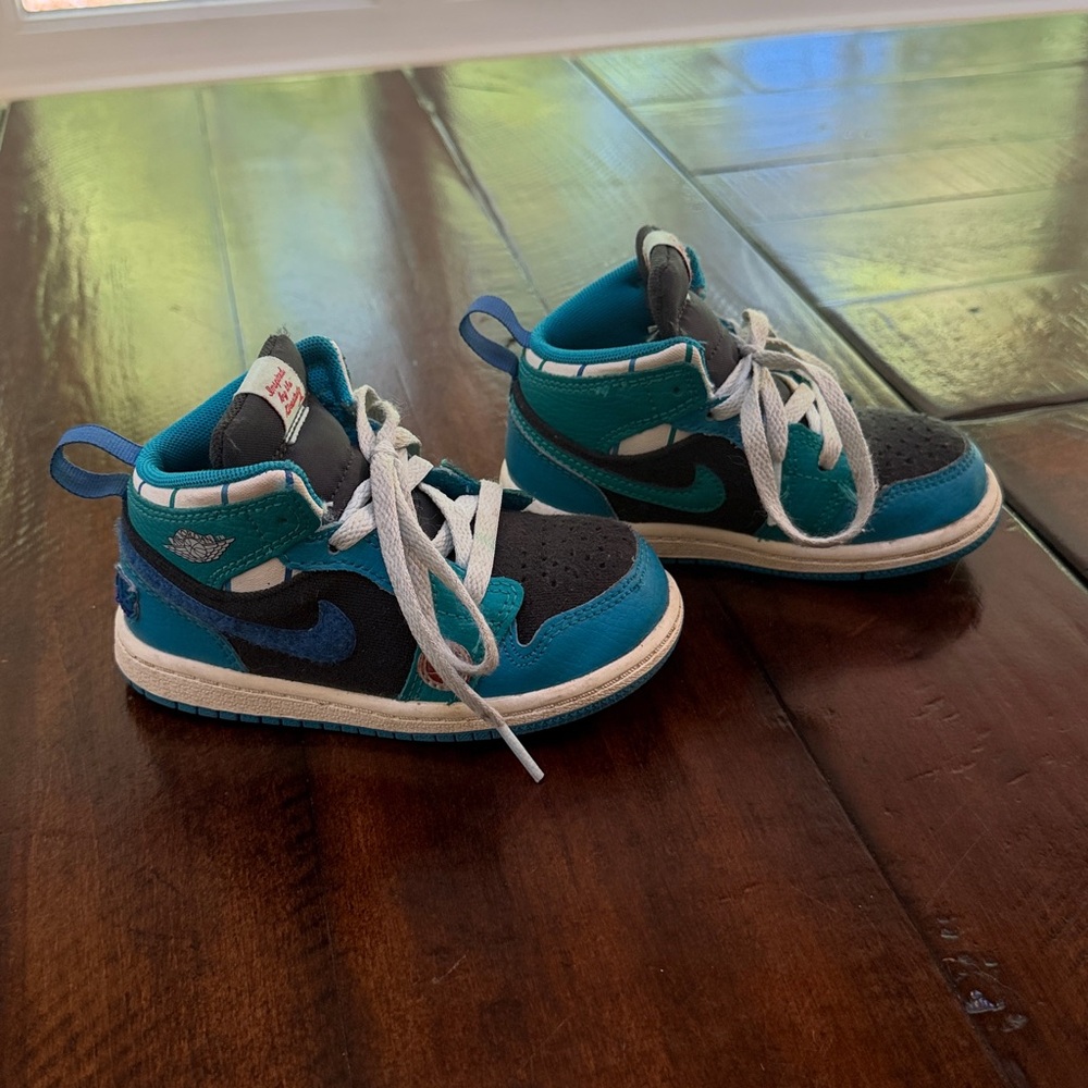 Jordan Kids Sneakers in Teal and Black